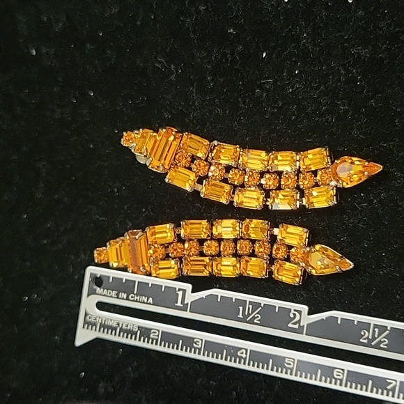 Vintage clip earrings - Picture 4 of 4